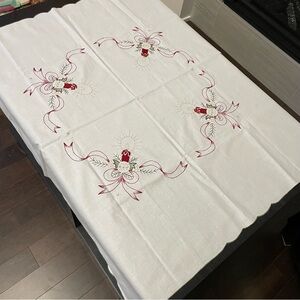Vintage Christmas Embroidered Table Cloth 33 x 33 inches